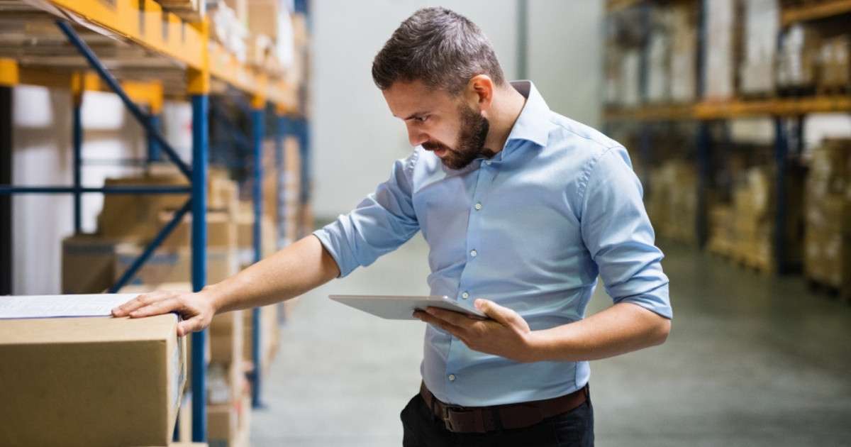 A Phoenix warehousing services professional overlooking boxes in a Phoenix warehouse